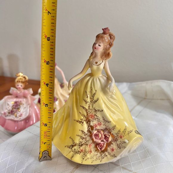 Vintage Josef Originals DAY OF WINE and Roses Music Box Figurine, - Picture 3 of 10